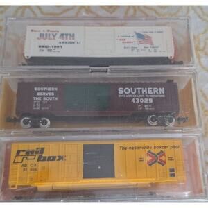 Lot of 3 "N" scale train cars- BevBel 4th of July- Atlas southern- Rail box 8231